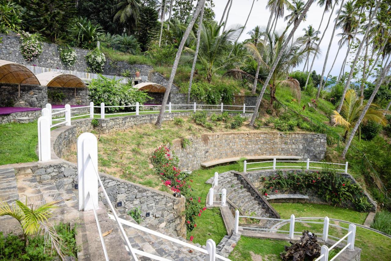 The Flame Tree Estate & Hotel Kandy Exterior foto